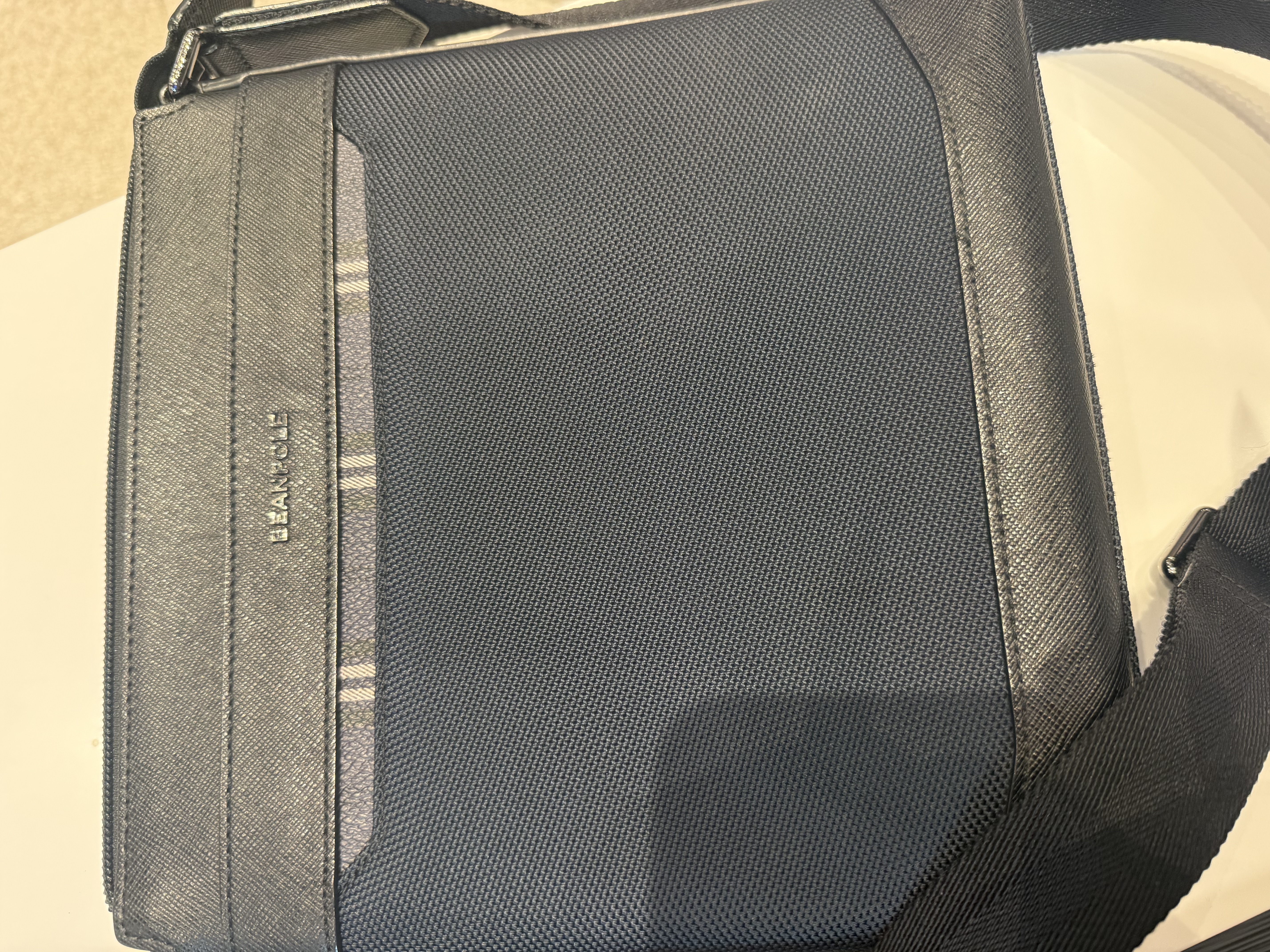 빈폴가방(대한민국여권/하*범)